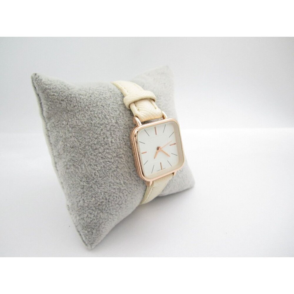 Women Charming Charlie Quartz WR Analog Dial Causal Watch (G609) - Picture 6 of 9